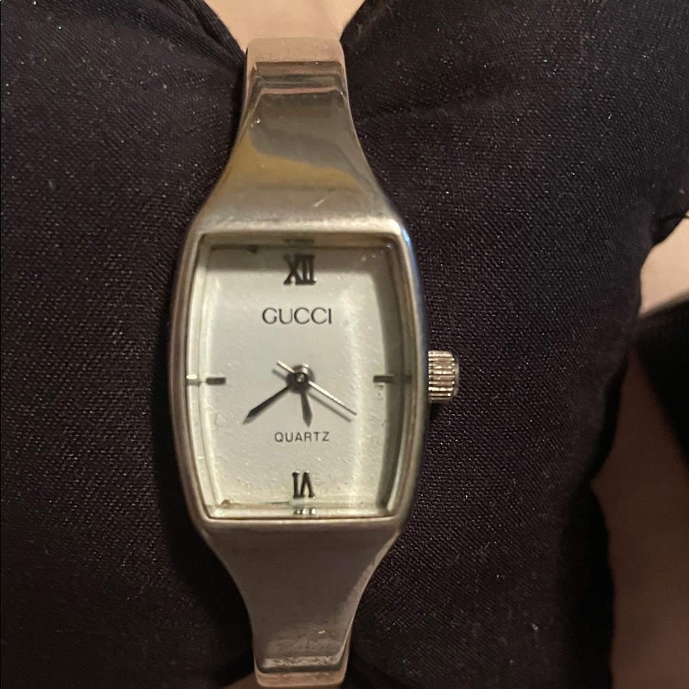 Gucci Women's Silver Quartz Watch